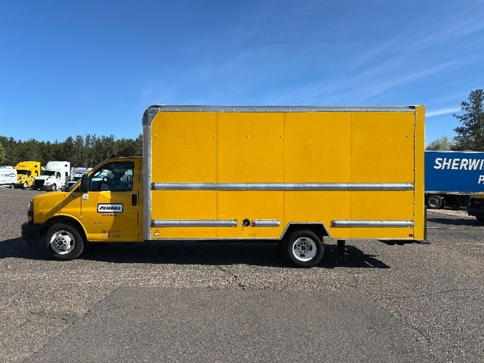 Light Duty Box Truck-Light and Medium Duty Trucks-GMC-2021-Savana G33903-Torrance-CA-71,850\n\t\tmiles-$ 29,250 - Image 4