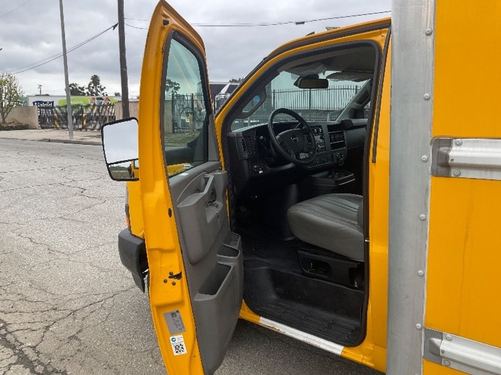 Light Duty Box Truck-Light and Medium Duty Trucks-GMC-2021-Savana G33903-Torrance-CA-73,580\n\t\tmiles-$ 31,250 - Image 16