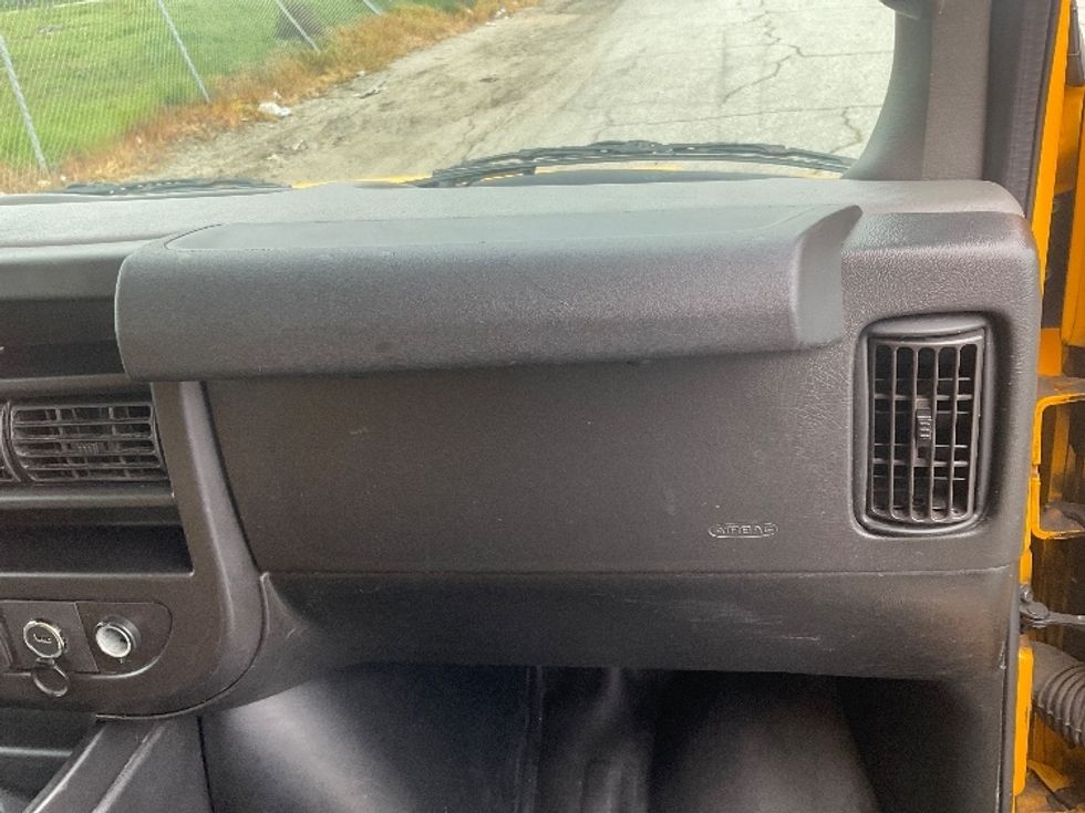 Light Duty Box Truck-Light and Medium Duty Trucks-GMC-2021-Savana G33903-Torrance-CA-73,580\n\t\tmiles-$ 31,250 - Image 21