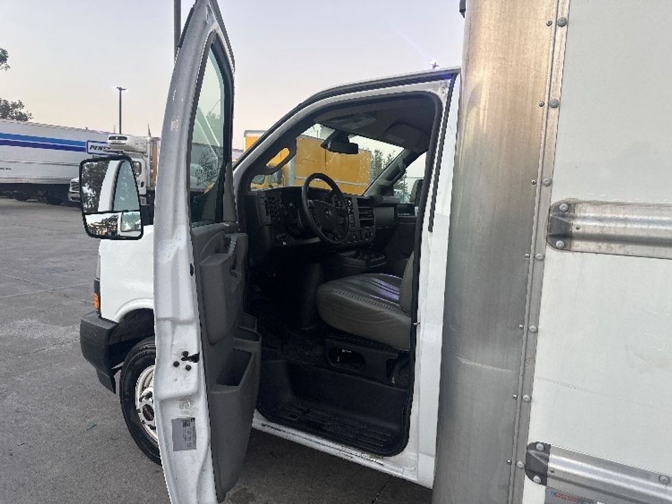 Light Duty Box Truck-Light and Medium Duty Trucks-GMC-2021-Savana G33903-Torrance-CA-74,808\n\t\tmiles-$ 42,000 - Image 16