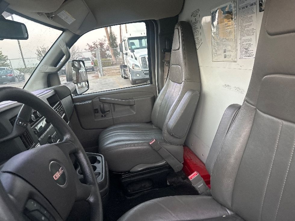 Light Duty Box Truck-Light and Medium Duty Trucks-GMC-2021-Savana G33903-Torrance-CA-74,808\n\t\tmiles-$ 42,000 - Image 19
