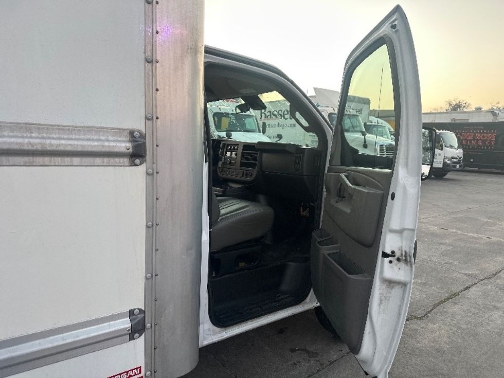 Light Duty Box Truck-Light and Medium Duty Trucks-GMC-2021-Savana G33903-Torrance-CA-74,808\n\t\tmiles-$ 42,000 - Image 20