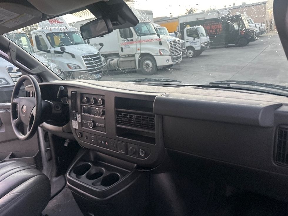 Light Duty Box Truck-Light and Medium Duty Trucks-GMC-2021-Savana G33903-Torrance-CA-74,808\n\t\tmiles-$ 42,000 - Image 21