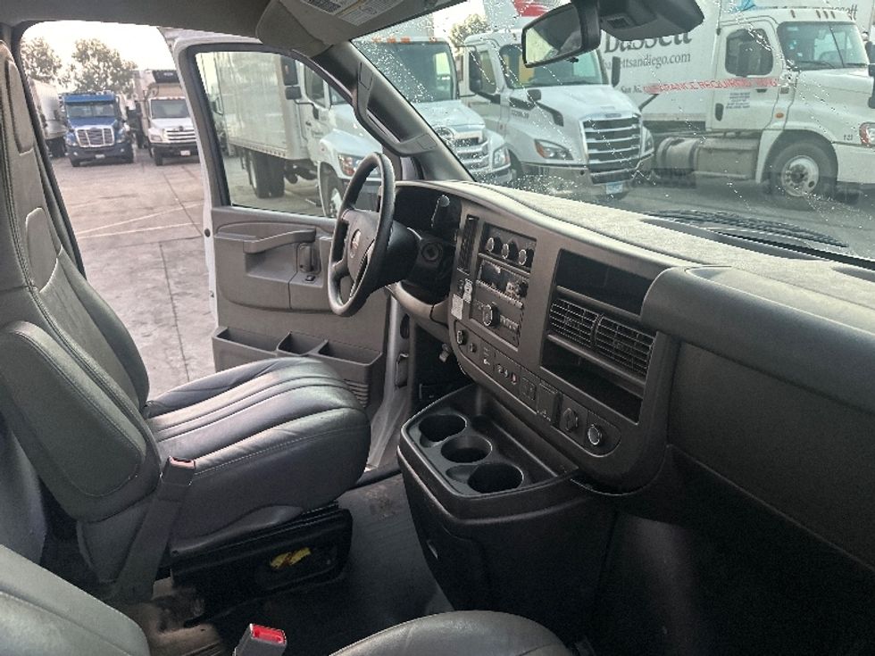 Light Duty Box Truck-Light and Medium Duty Trucks-GMC-2021-Savana G33903-Torrance-CA-74,808\n\t\tmiles-$ 42,000 - Image 22