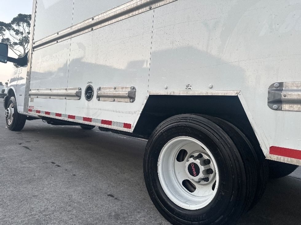 Light Duty Box Truck-Light and Medium Duty Trucks-GMC-2021-Savana G33903-Torrance-CA-74,808\n\t\tmiles-$ 42,000 - Image 5