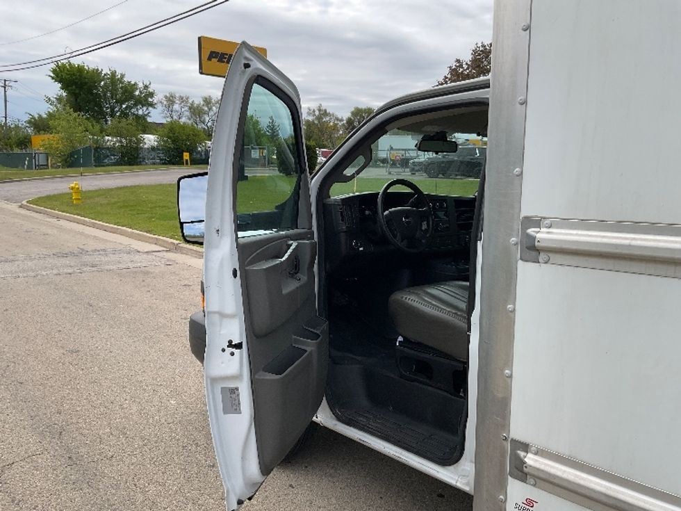 Light Duty Box Truck-Light and Medium Duty Trucks-GMC-2021-Savana G33903-Torrance-CA-74,899\n\t\tmiles-$ 33,750 - Image 16