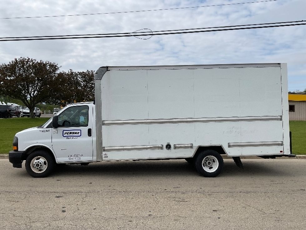 Light Duty Box Truck-Light and Medium Duty Trucks-GMC-2021-Savana G33903-Torrance-CA-74,899\n\t\tmiles-$ 33,750 - Image 4