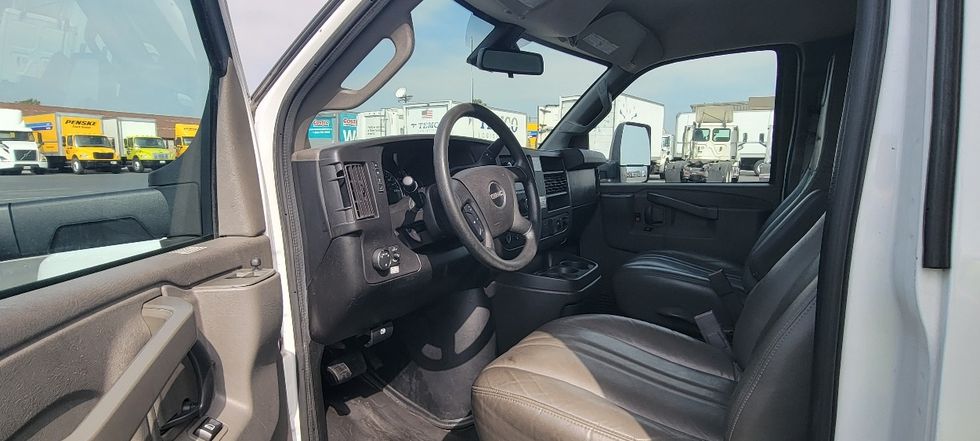 Light Duty Box Truck-Light and Medium Duty Trucks-GMC-2021-Savana G33903-Torrance-CA-79,449\n\t\tmiles-$ 32,500 - Image 16