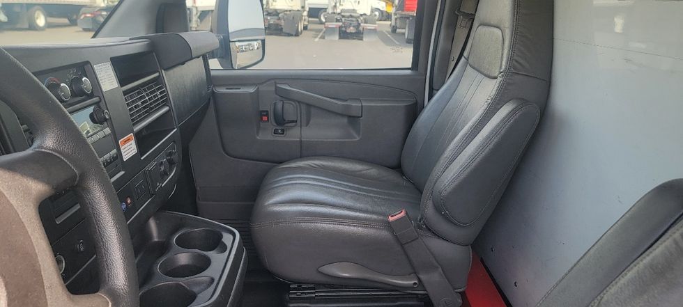 Light Duty Box Truck-Light and Medium Duty Trucks-GMC-2021-Savana G33903-Torrance-CA-79,449\n\t\tmiles-$ 32,500 - Image 19