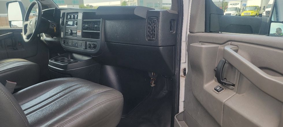 Light Duty Box Truck-Light and Medium Duty Trucks-GMC-2021-Savana G33903-Torrance-CA-79,449\n\t\tmiles-$ 32,500 - Image 20