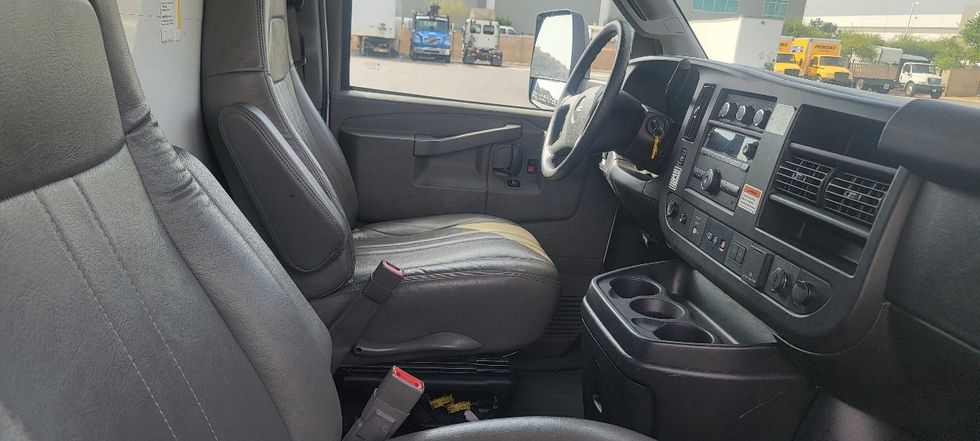 Light Duty Box Truck-Light and Medium Duty Trucks-GMC-2021-Savana G33903-Torrance-CA-79,449\n\t\tmiles-$ 32,500 - Image 22