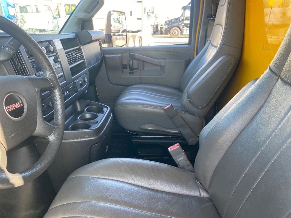 Light Duty Box Truck-Light and Medium Duty Trucks-GMC-2021-Savana G33903-Torrance-CA-80,446\n\t\tmiles-$ 36,000 - Image 17