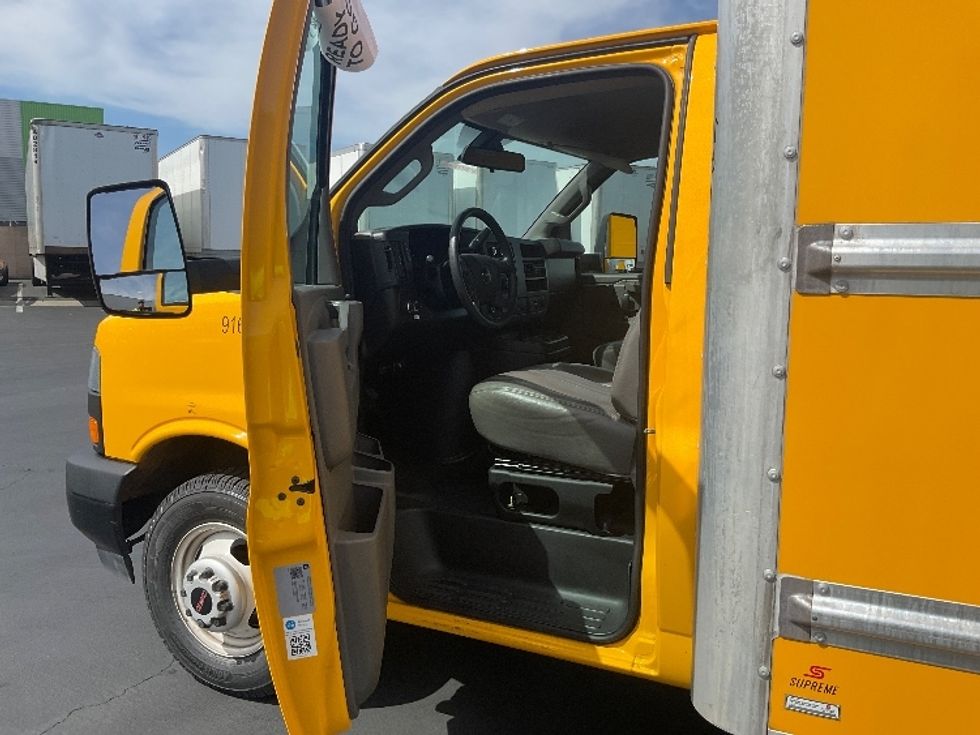 Light Duty Box Truck-Light and Medium Duty Trucks-GMC-2021-Savana G33903-Torrance-CA-80,999\n\t\tmiles-$ 30,250 - Image 16