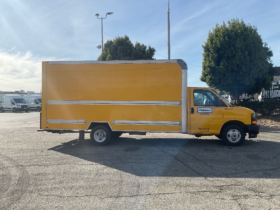 Light Duty Box Truck-Light and Medium Duty Trucks-GMC-2021-Savana G33903-Torrance-CA-81,856\n\t\tmiles-$ 35,500 - Image 15