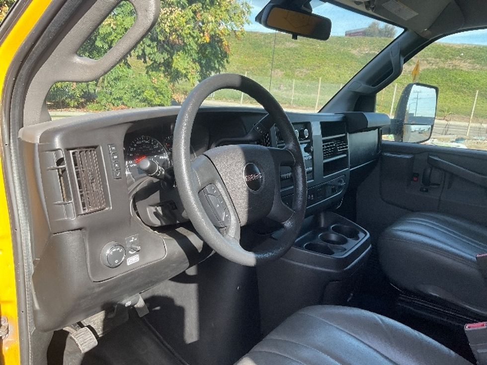 Light Duty Box Truck-Light and Medium Duty Trucks-GMC-2021-Savana G33903-Torrance-CA-81,856\n\t\tmiles-$ 35,500 - Image 17