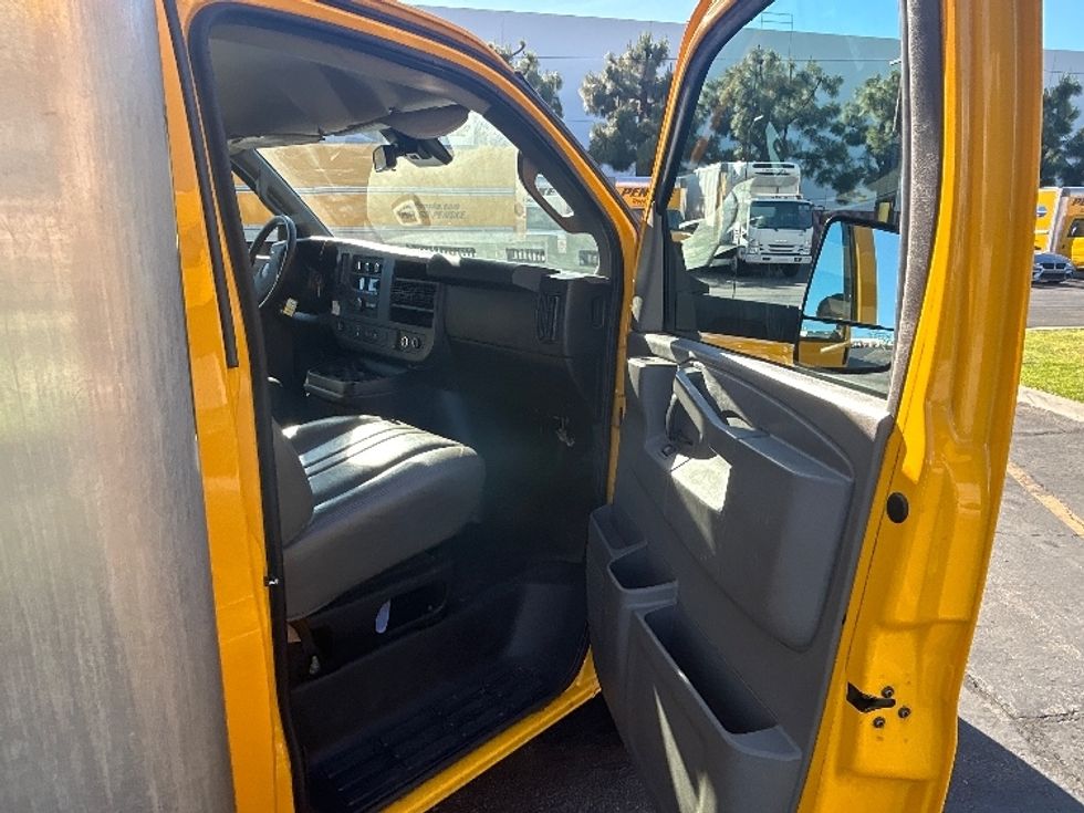 Light Duty Box Truck-Light and Medium Duty Trucks-GMC-2021-Savana G33903-Torrance-CA-88,177\n\t\tmiles-$ 28,500 - Image 19