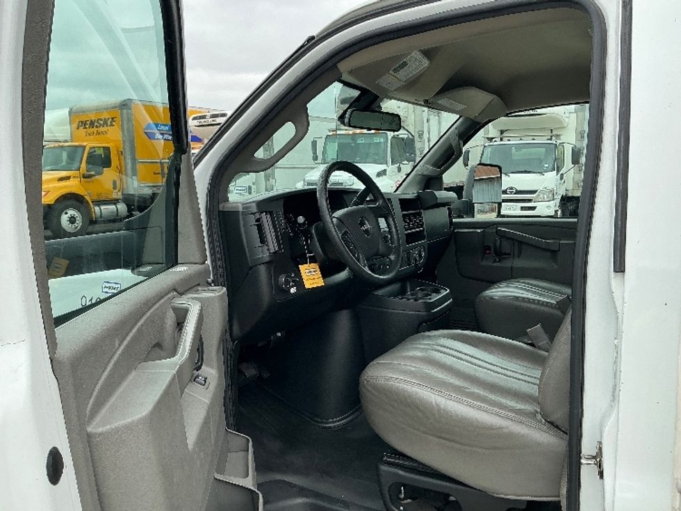 Light Duty Box Truck-Light and Medium Duty Trucks-GMC-2021-Savana G33903-Torrance-CA-91,585\n\t\tmiles-$ 26,750 - Image 16