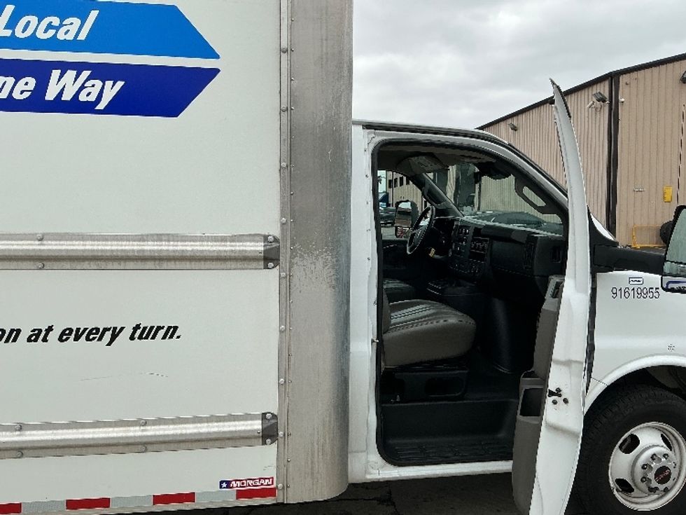 Light Duty Box Truck-Light and Medium Duty Trucks-GMC-2021-Savana G33903-Torrance-CA-91,585\n\t\tmiles-$ 26,750 - Image 17