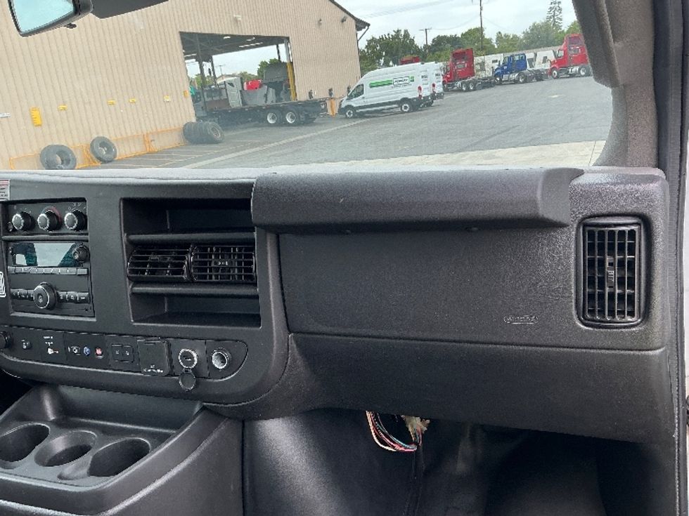 Light Duty Box Truck-Light and Medium Duty Trucks-GMC-2021-Savana G33903-Torrance-CA-91,585\n\t\tmiles-$ 26,750 - Image 21