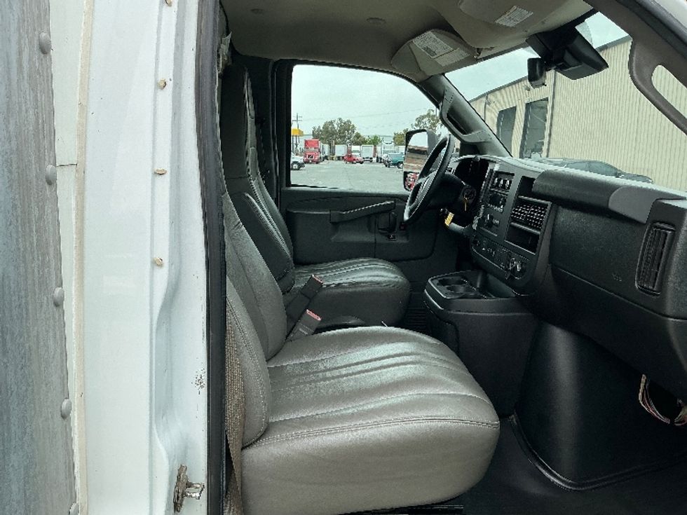 Light Duty Box Truck-Light and Medium Duty Trucks-GMC-2021-Savana G33903-Torrance-CA-91,585\n\t\tmiles-$ 26,750 - Image 22