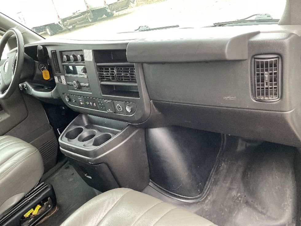 Light Duty Box Truck-Light and Medium Duty Trucks-GMC-2021-Savana G33903-Traverse City-MI-85,282\n\t\tmiles-$ 28,750 - Image 21