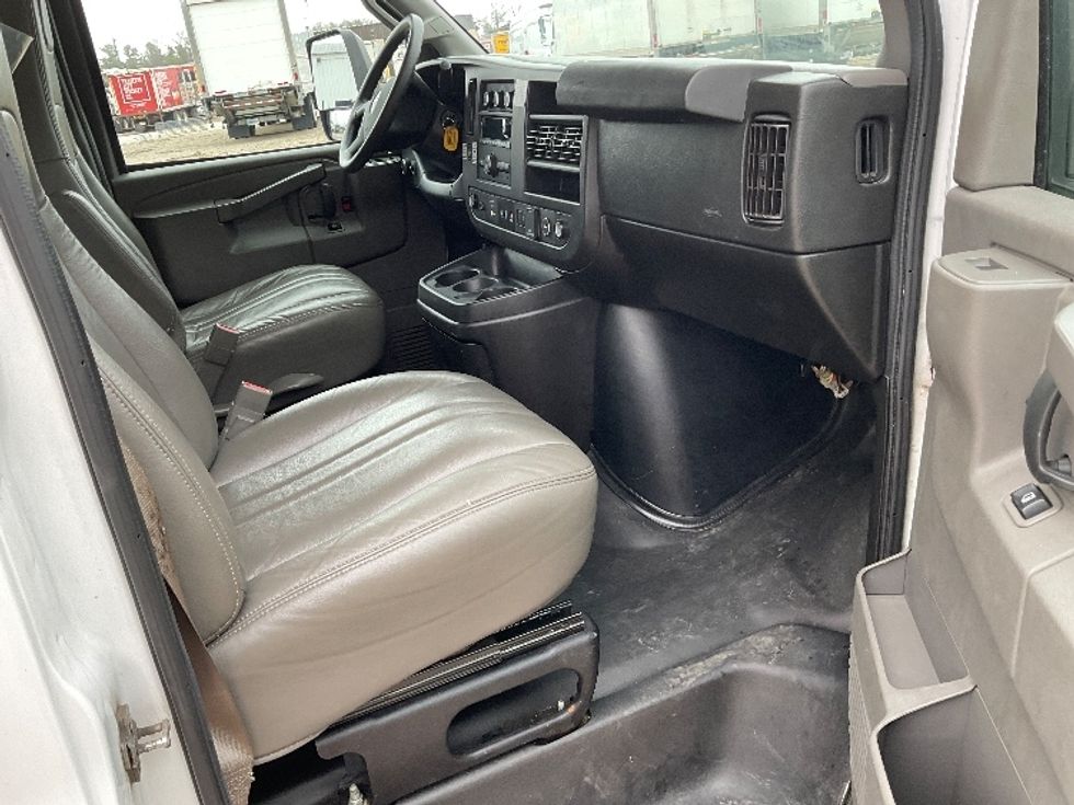 Light Duty Box Truck-Light and Medium Duty Trucks-GMC-2021-Savana G33903-Traverse City-MI-85,282\n\t\tmiles-$ 28,750 - Image 22