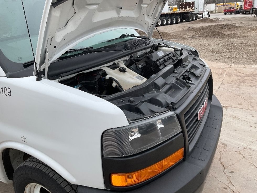 Light Duty Box Truck-Light and Medium Duty Trucks-GMC-2021-Savana G33903-Traverse City-MI-85,282\n\t\tmiles-$ 28,750 - Image 24