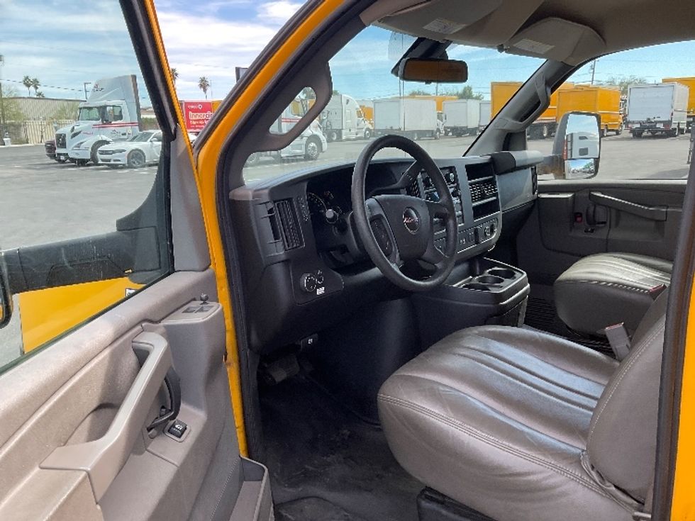 Light Duty Box Truck-Light and Medium Duty Trucks-GMC-2021-Savana G33903-Tucson-AZ-109,930\n\t\tmiles-$ 26,750 - Image 16
