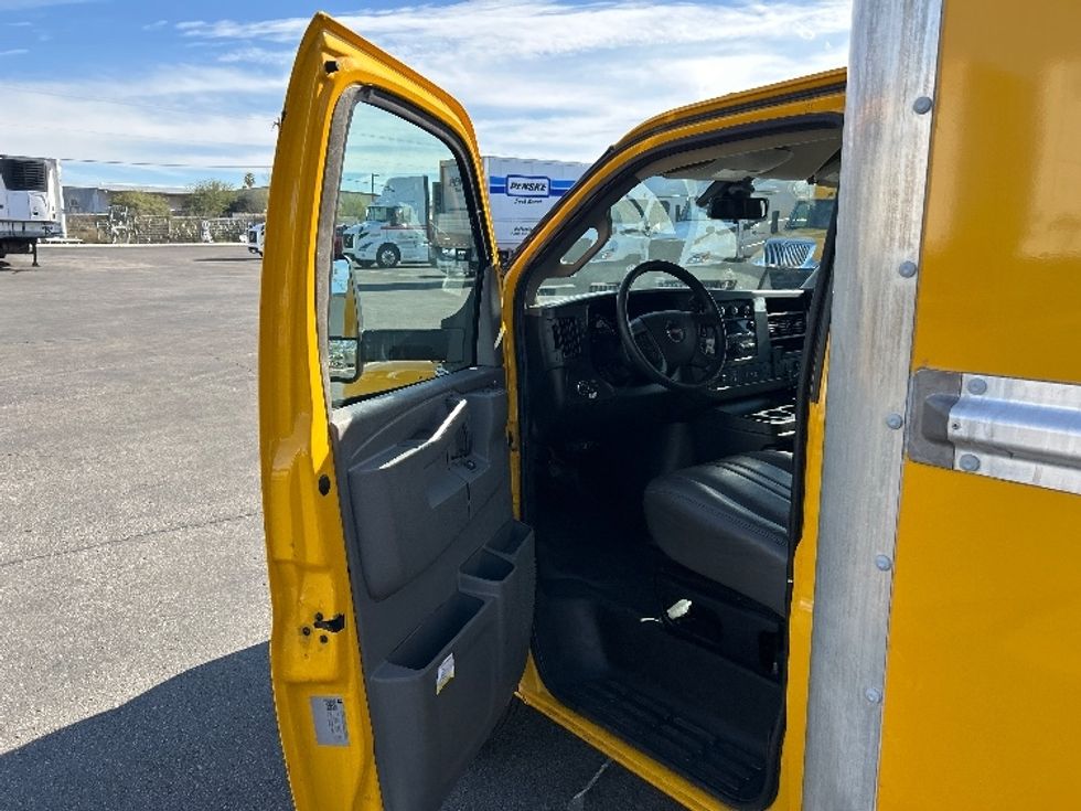 Light Duty Box Truck-Light and Medium Duty Trucks-GMC-2021-Savana G33903-Tucson-AZ-113,108\n\t\tmiles-$ 26,250 - Image 14