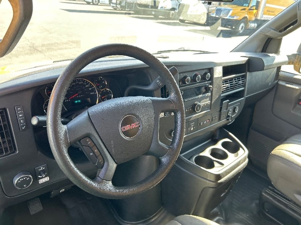 Light Duty Box Truck-Light and Medium Duty Trucks-GMC-2021-Savana G33903-Tucson-AZ-113,108\n\t\tmiles-$ 26,250 - Image 15