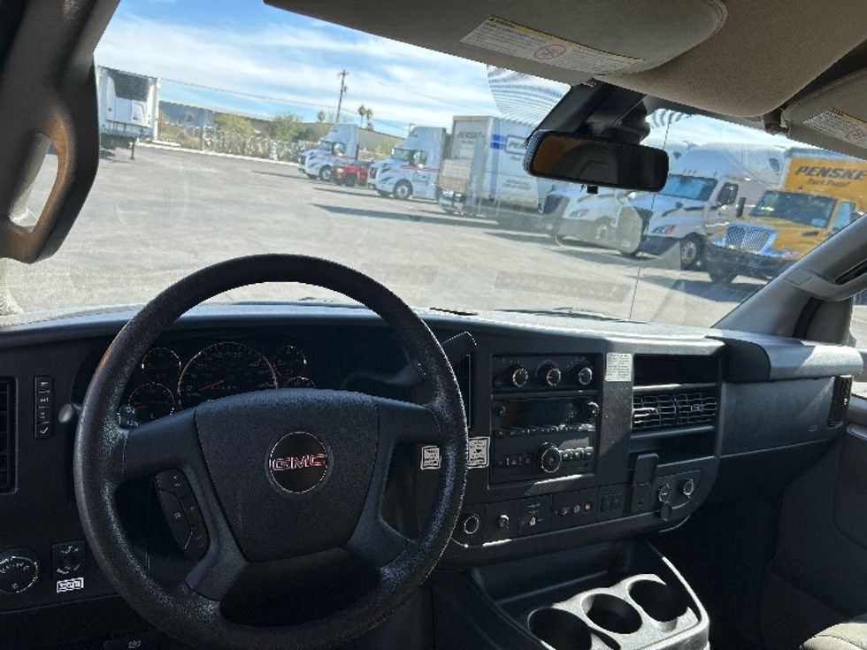 Light Duty Box Truck-Light and Medium Duty Trucks-GMC-2021-Savana G33903-Tucson-AZ-113,108\n\t\tmiles-$ 26,250 - Image 16