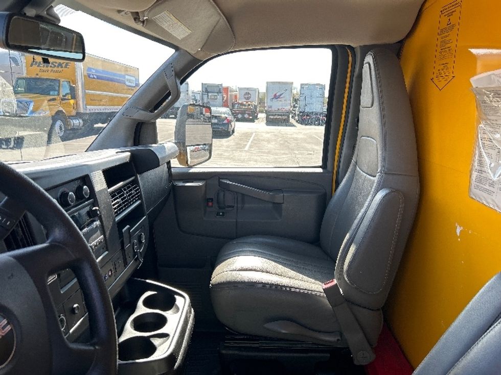 Light Duty Box Truck-Light and Medium Duty Trucks-GMC-2021-Savana G33903-Tucson-AZ-113,108\n\t\tmiles-$ 26,250 - Image 17