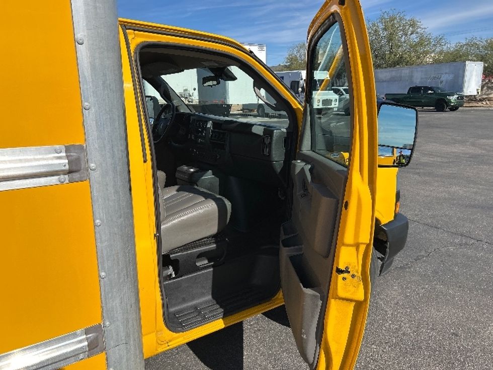 Light Duty Box Truck-Light and Medium Duty Trucks-GMC-2021-Savana G33903-Tucson-AZ-113,108\n\t\tmiles-$ 26,250 - Image 18