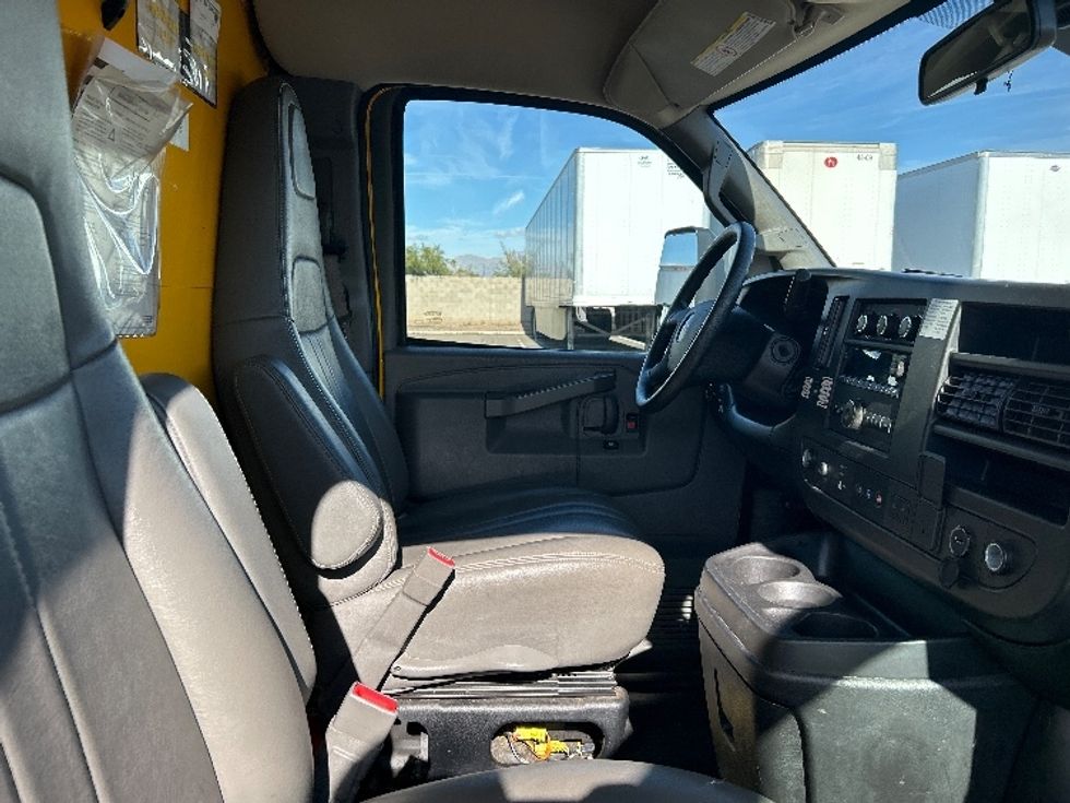 Light Duty Box Truck-Light and Medium Duty Trucks-GMC-2021-Savana G33903-Tucson-AZ-113,108\n\t\tmiles-$ 26,250 - Image 20