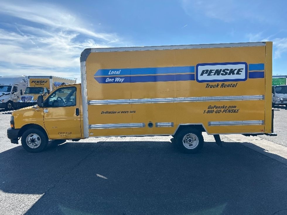 Light Duty Box Truck-Light and Medium Duty Trucks-GMC-2021-Savana G33903-Tucson-AZ-113,108\n\t\tmiles-$ 26,250 - Image 4