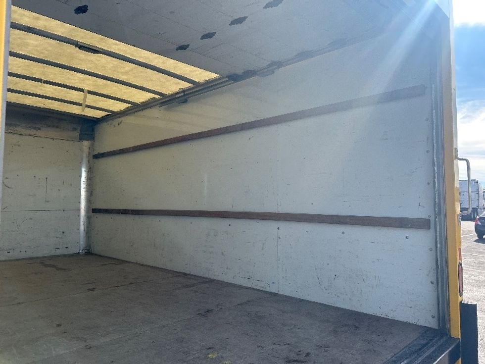 Light Duty Box Truck-Light and Medium Duty Trucks-GMC-2021-Savana G33903-Tucson-AZ-121,270\n\t\tmiles-$ 25,250 - Image 11