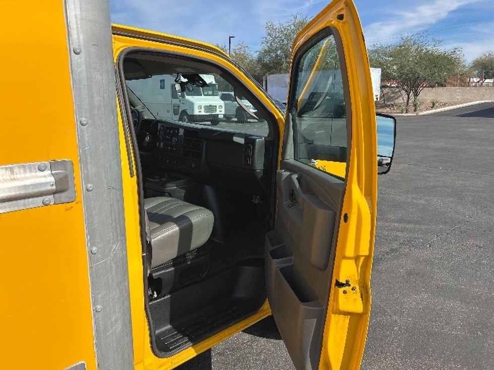 Light Duty Box Truck-Light and Medium Duty Trucks-GMC-2021-Savana G33903-Tucson-AZ-121,270\n\t\tmiles-$ 25,250 - Image 19