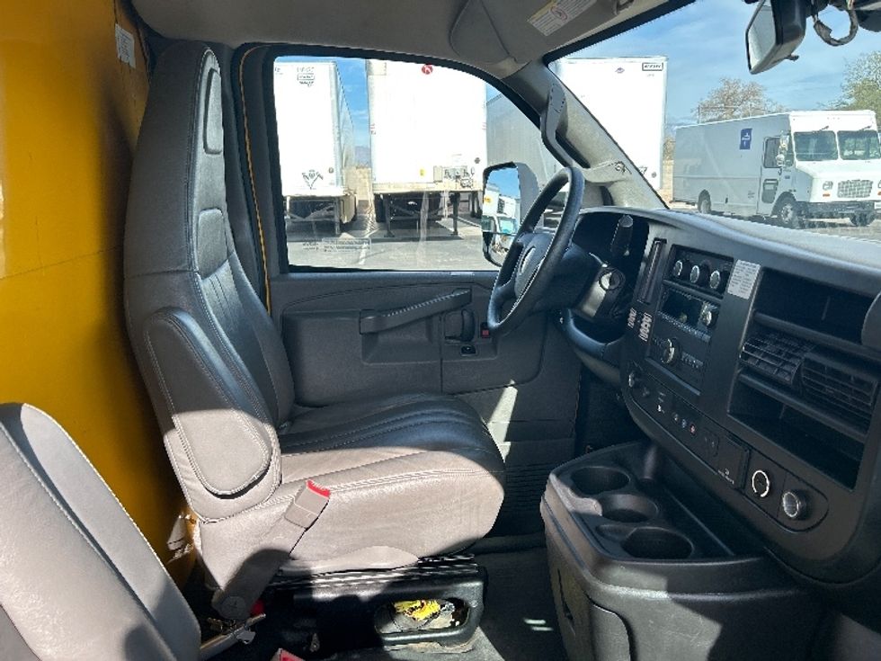 Light Duty Box Truck-Light and Medium Duty Trucks-GMC-2021-Savana G33903-Tucson-AZ-121,270\n\t\tmiles-$ 25,250 - Image 21