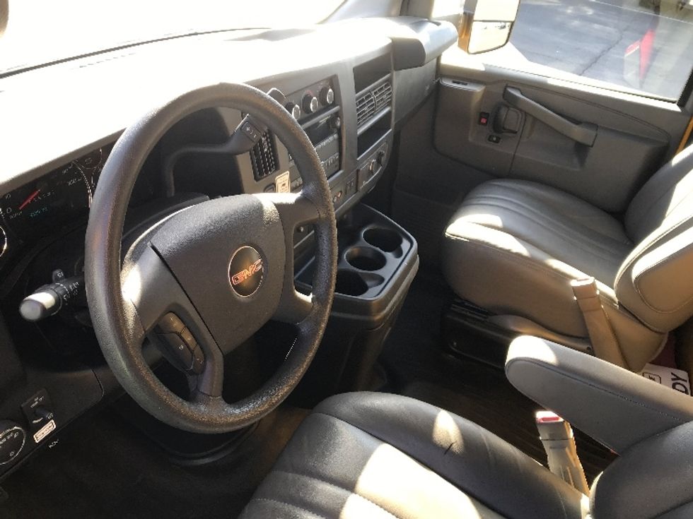 Light Duty Box Truck-Light and Medium Duty Trucks-GMC-2021-Savana G33903-Tucson-AZ-74,590\n\t\tmiles-$ 37,250 - Image 16