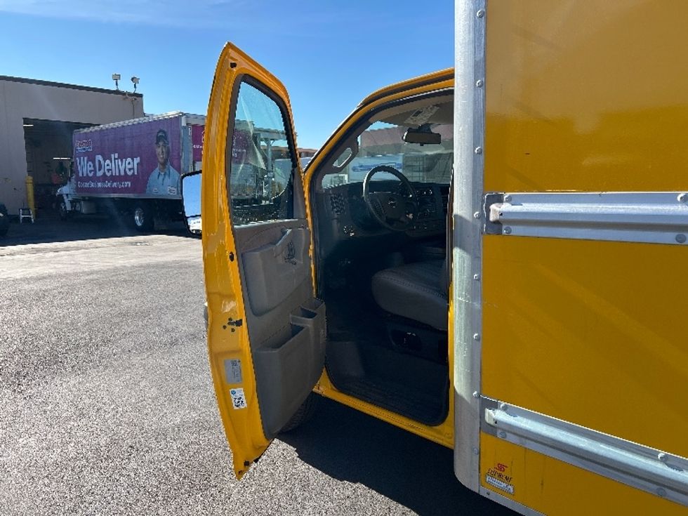 Light Duty Box Truck-Light and Medium Duty Trucks-GMC-2021-Savana G33903-Tucson-AZ-94,754\n\t\tmiles-$ 25,000 - Image 16