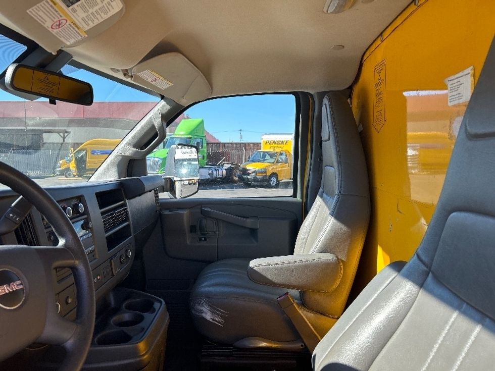 Light Duty Box Truck-Light and Medium Duty Trucks-GMC-2021-Savana G33903-Tucson-AZ-94,754\n\t\tmiles-$ 25,000 - Image 19