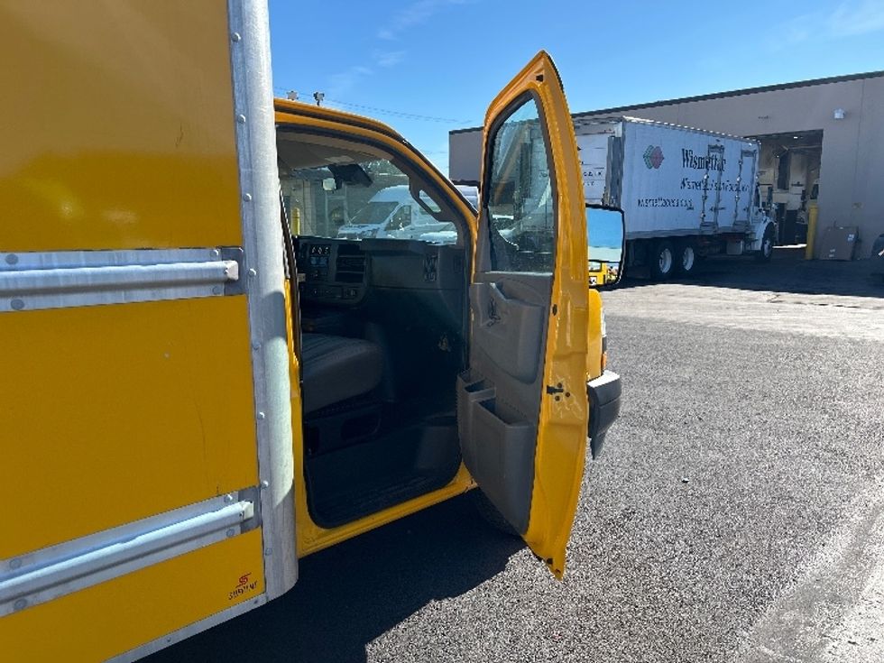 Light Duty Box Truck-Light and Medium Duty Trucks-GMC-2021-Savana G33903-Tucson-AZ-94,754\n\t\tmiles-$ 25,000 - Image 20