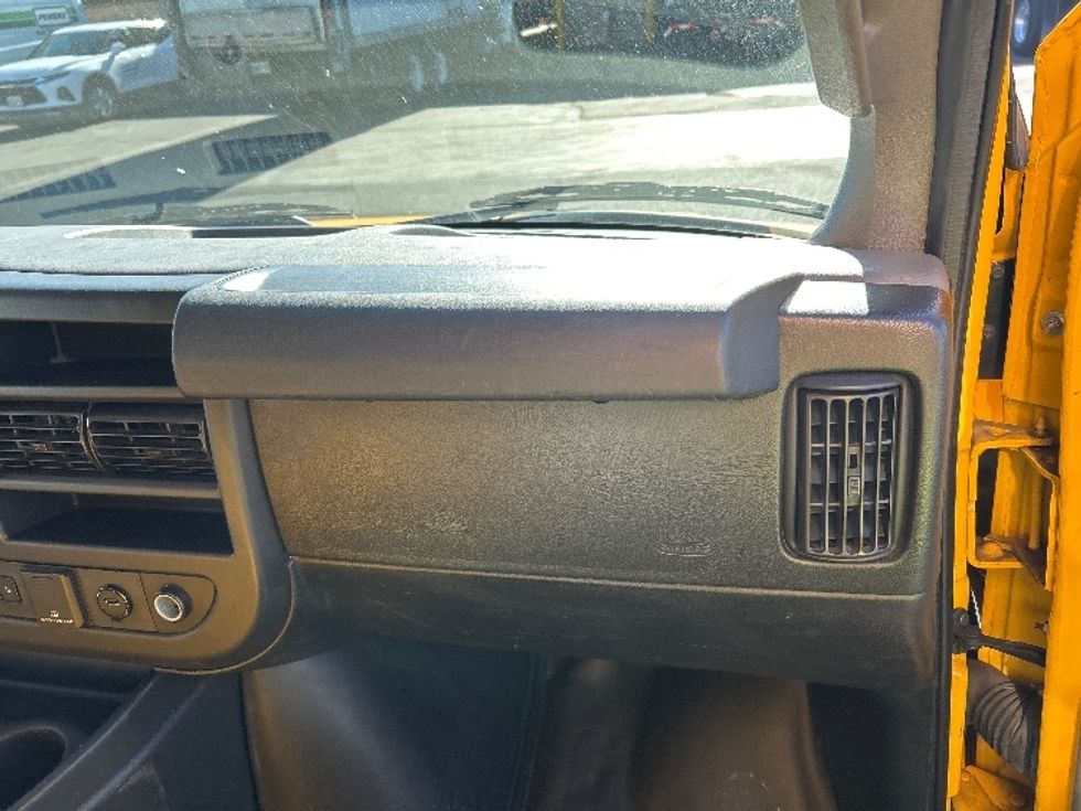 Light Duty Box Truck-Light and Medium Duty Trucks-GMC-2021-Savana G33903-Tucson-AZ-94,754\n\t\tmiles-$ 25,000 - Image 21