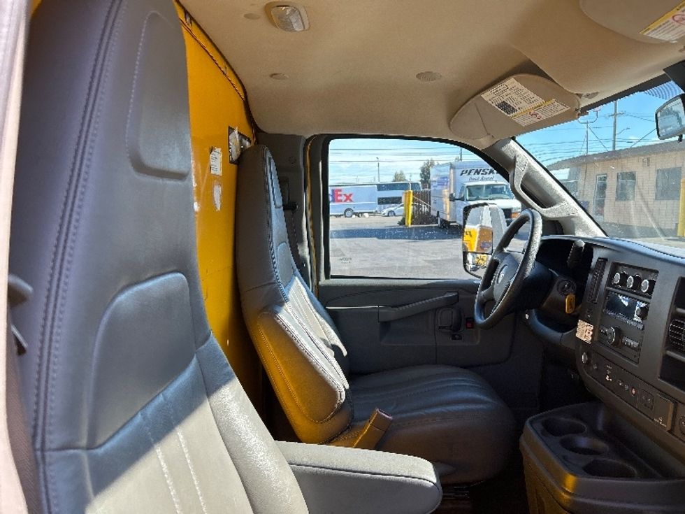 Light Duty Box Truck-Light and Medium Duty Trucks-GMC-2021-Savana G33903-Tucson-AZ-94,754\n\t\tmiles-$ 25,000 - Image 22