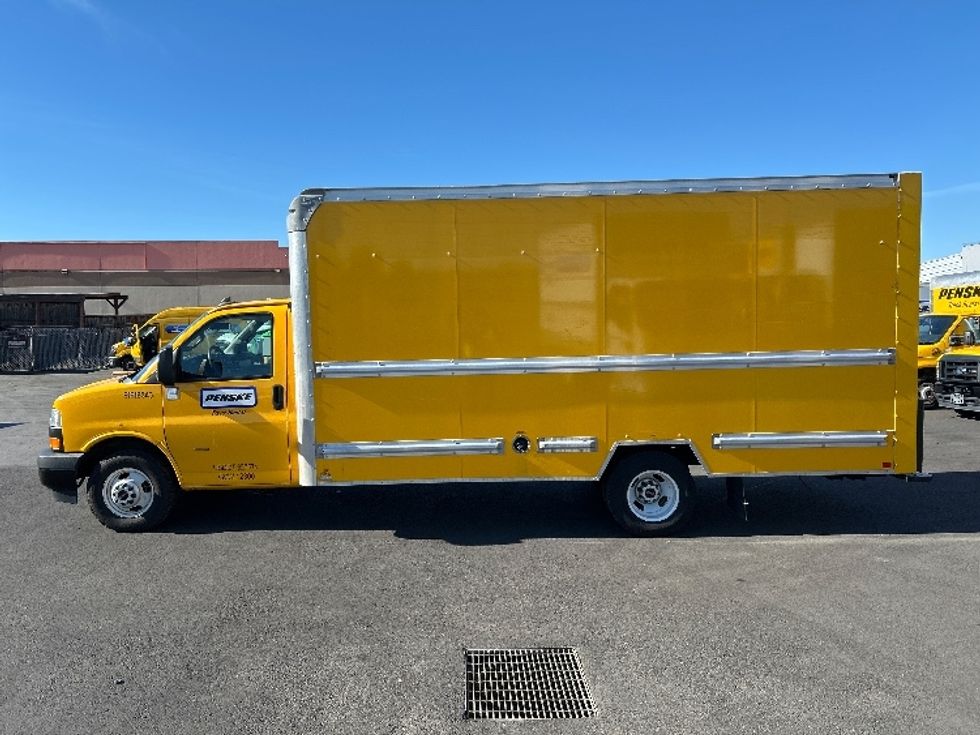 Light Duty Box Truck-Light and Medium Duty Trucks-GMC-2021-Savana G33903-Tucson-AZ-94,754\n\t\tmiles-$ 25,000 - Image 4