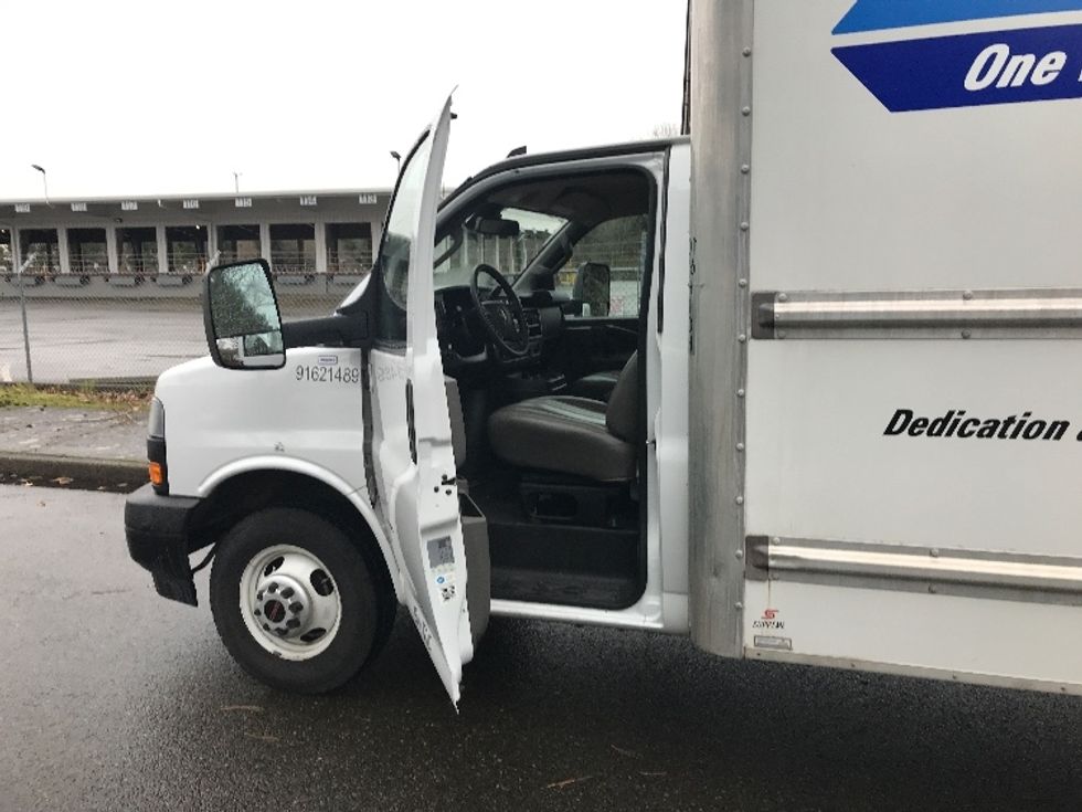 Light Duty Box Truck-Light and Medium Duty Trucks-GMC-2021-Savana G33903-Tukwila-WA-113,519\n\t\tmiles-$ 25,750 - Image 16
