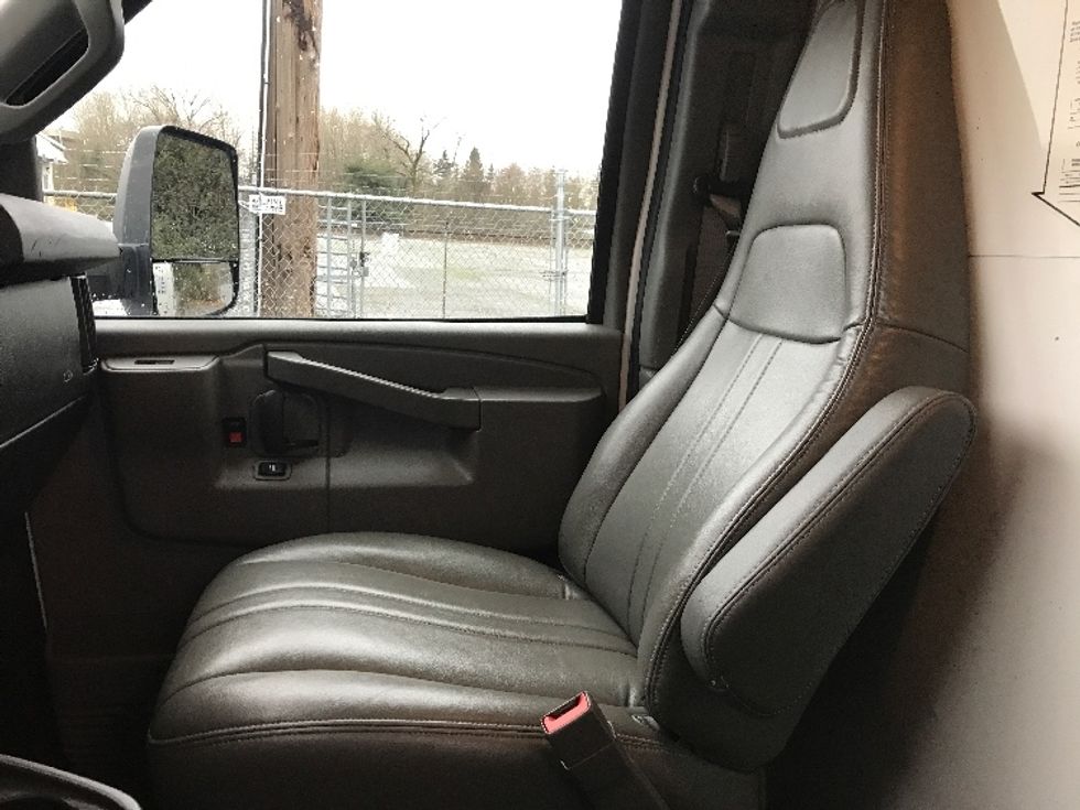 Light Duty Box Truck-Light and Medium Duty Trucks-GMC-2021-Savana G33903-Tukwila-WA-113,538\n\t\tmiles-$ 27,000 - Image 17