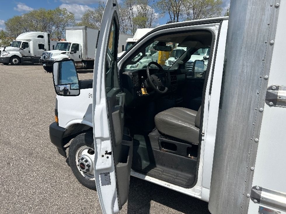 Light Duty Box Truck-Light and Medium Duty Trucks-GMC-2021-Savana G33903-Tukwila-WA-61,211\n\t\tmiles-$ 35,750 - Image 15
