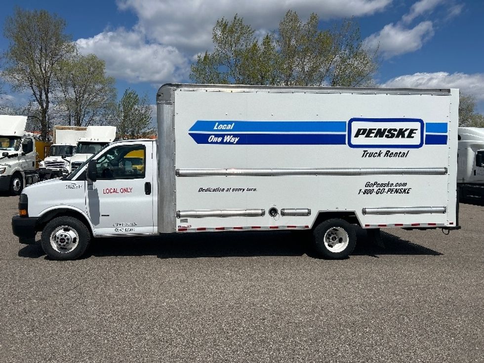 Light Duty Box Truck-Light and Medium Duty Trucks-GMC-2021-Savana G33903-Tukwila-WA-61,211\n\t\tmiles-$ 35,750 - Image 4