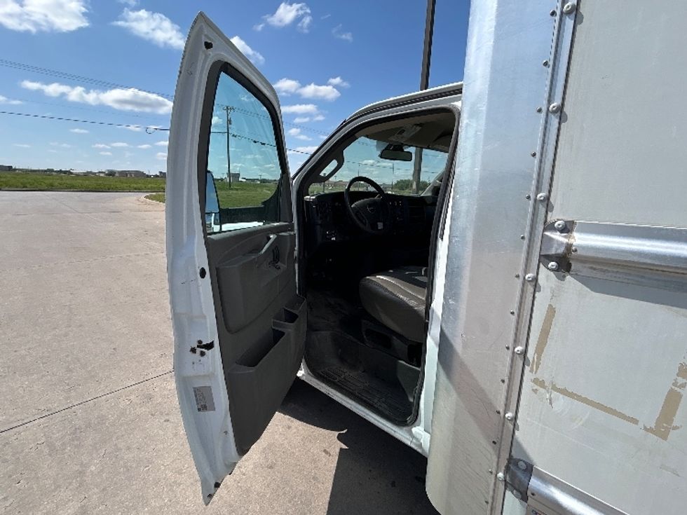 Light Duty Box Truck-Light and Medium Duty Trucks-GMC-2021-Savana G33903-Tulsa-OK-100,102\n\t\tmiles-$ 28,500 - Image 16